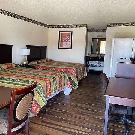 Granbury Inn And Suites Екстер'єр фото