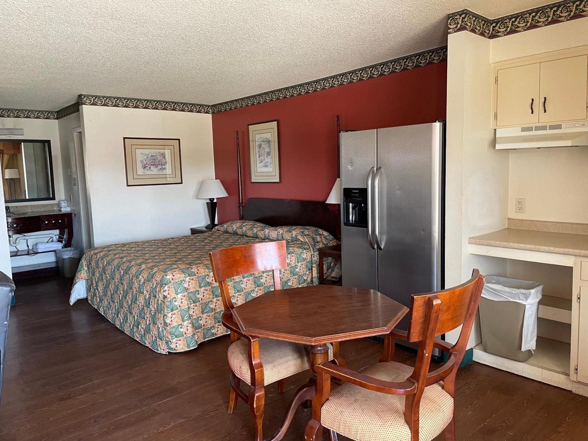 Granbury Inn And Suites Екстер'єр фото
