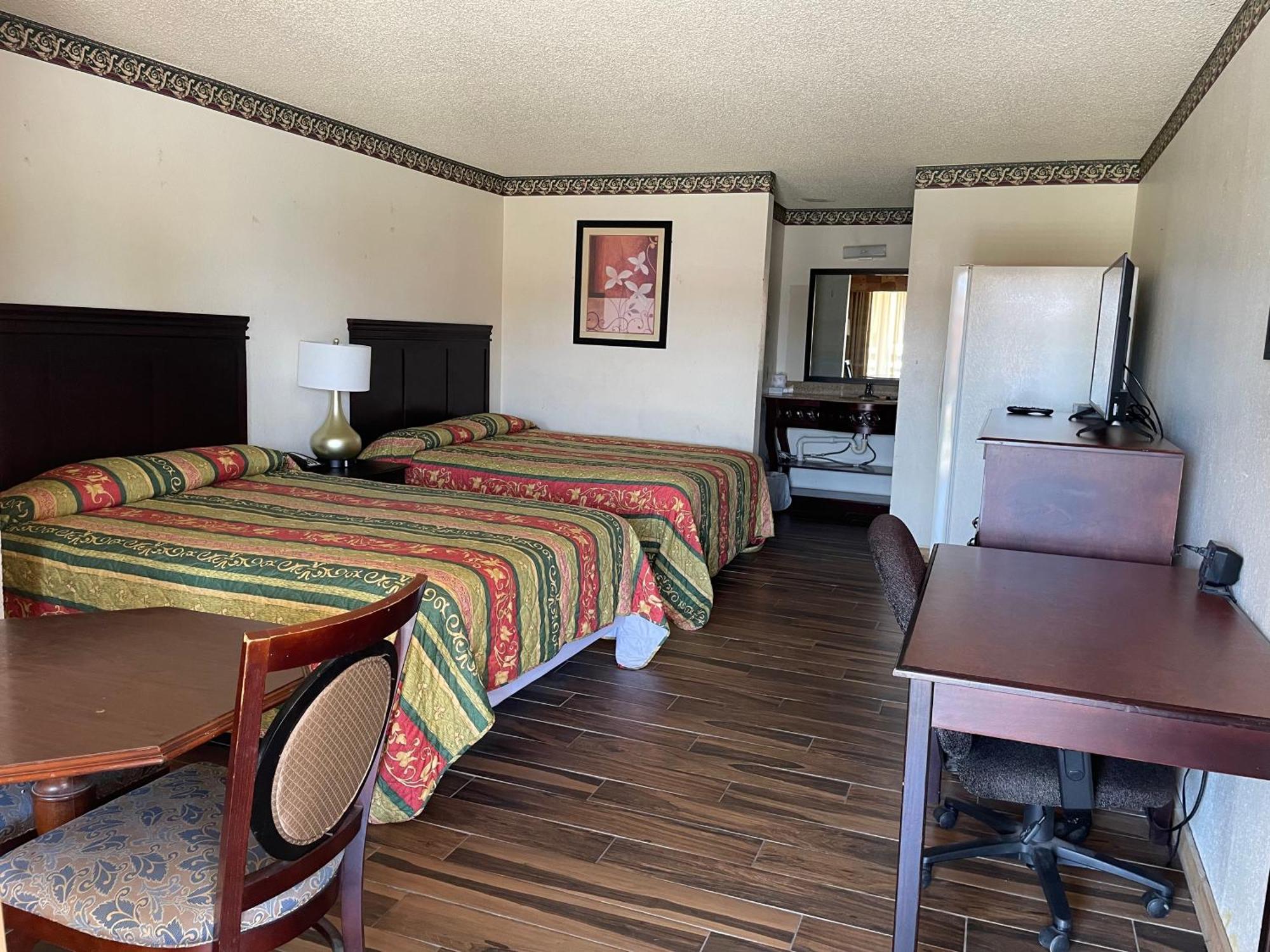 Granbury Inn And Suites Екстер'єр фото