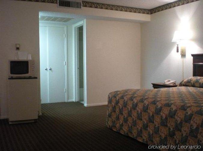 Granbury Inn And Suites Екстер'єр фото